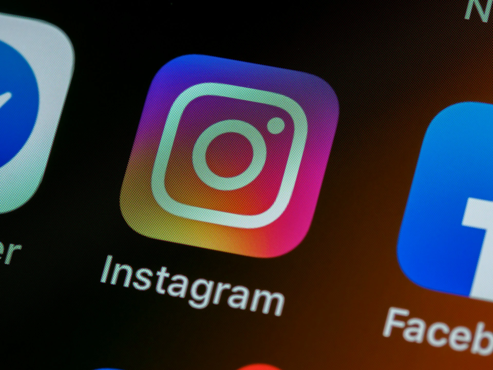 Meta licencie des employ&eacute;s dans plusieurs d&eacute;partements, y compris Instagram et WhatsApp