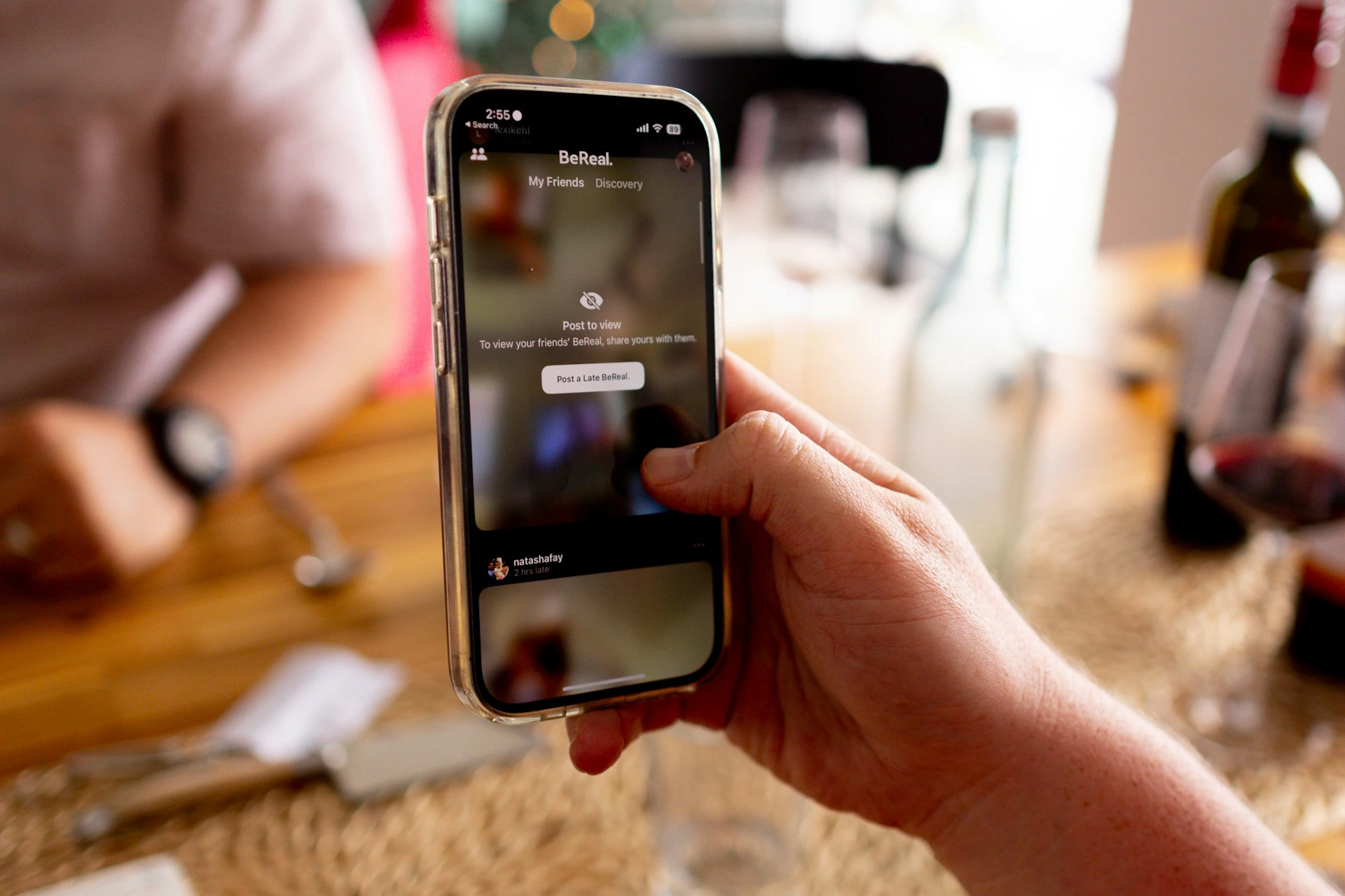 Le projet de l&rsquo;Australie d&rsquo;interdire les réseaux sociaux suscite des inquiétudes quant à l&rsquo;isolement des adolescents