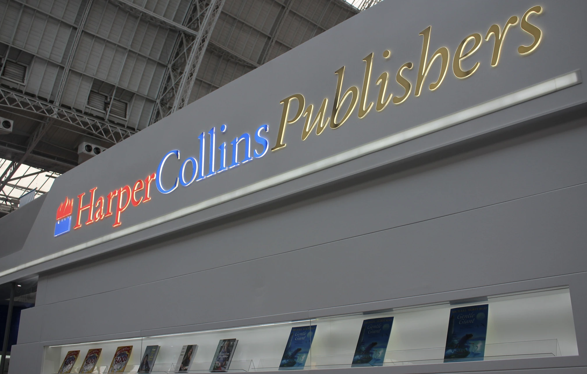 HarperCollins S&rsquo;associe &agrave; une Entreprise d&rsquo;IA, Les Auteurs D&eacute;battent de leur Participation