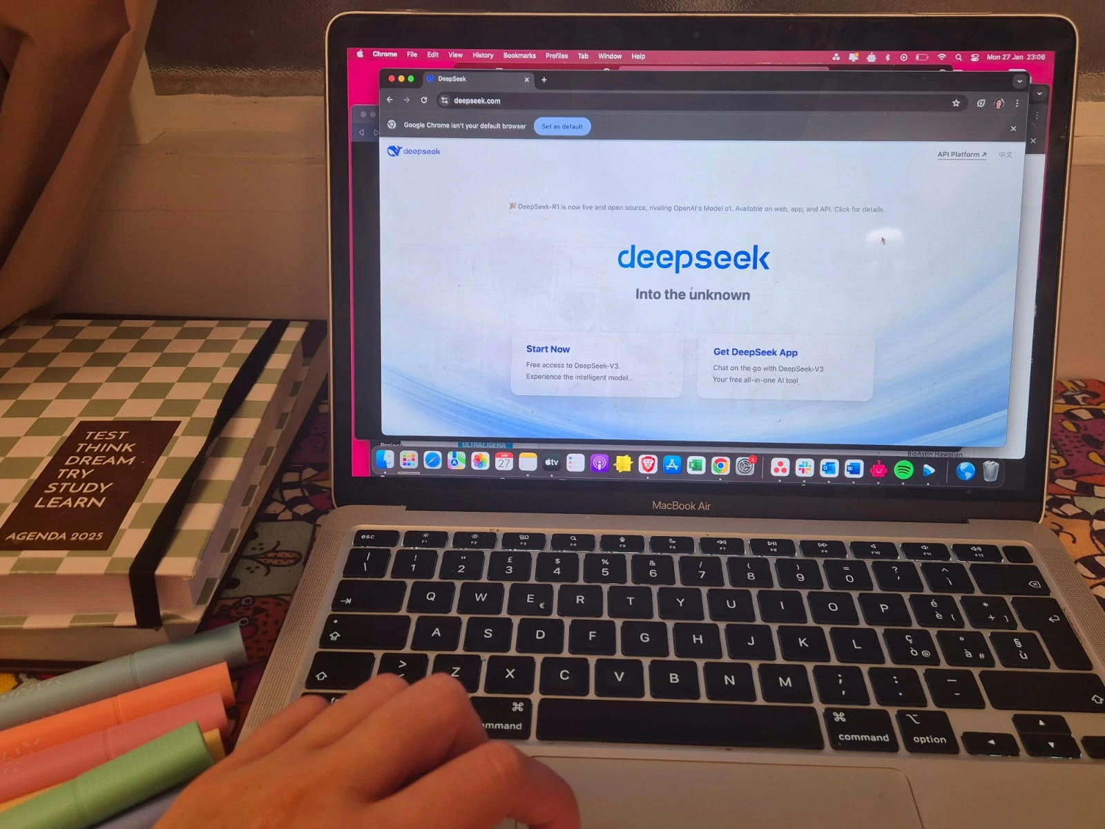 DeepSeek Restreint les Inscriptions Suite &agrave; des Cyberattaques
