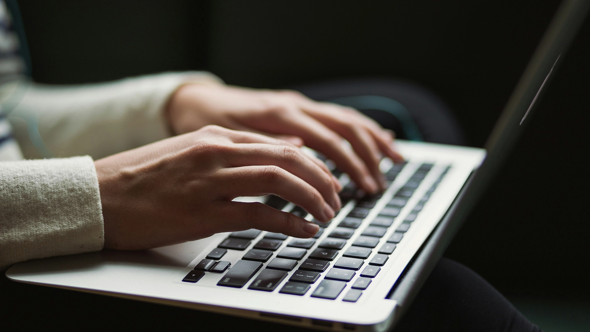 Plateforme d&rsquo;&Eacute;criture NanoWriMo &agrave; Fermer en Raison de Controverses sur l&rsquo;IA et la Mod&eacute;ration de Contenu
