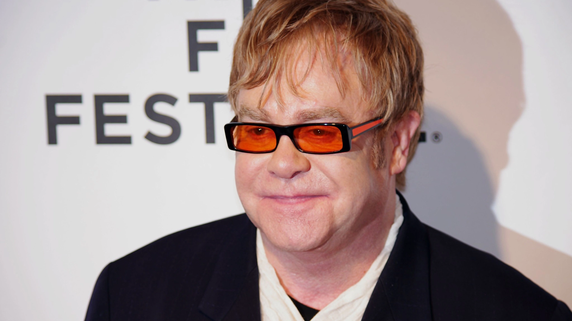 Plusieurs artistes, dont Elton John, condamnent le projet britannique de droit d&rsquo;auteur sur l&rsquo;IA