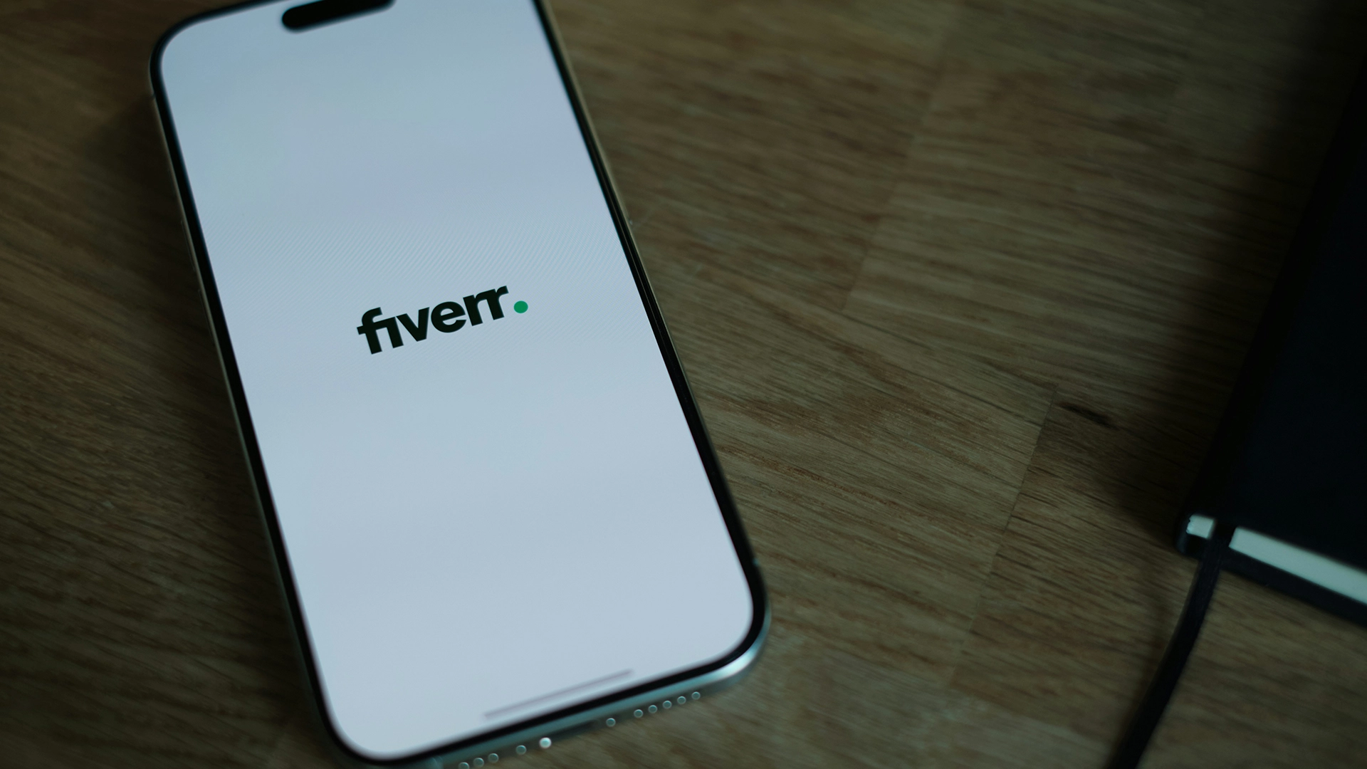 Fiverr passe &agrave; une structure IA et licencie 30% de son personnel